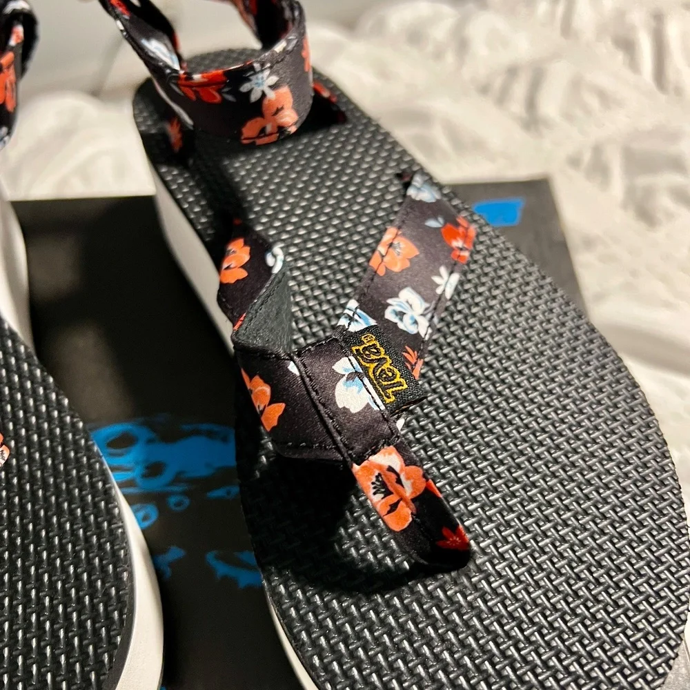 New Teva Black Floral Platform Sandals - Picture 8 of 8